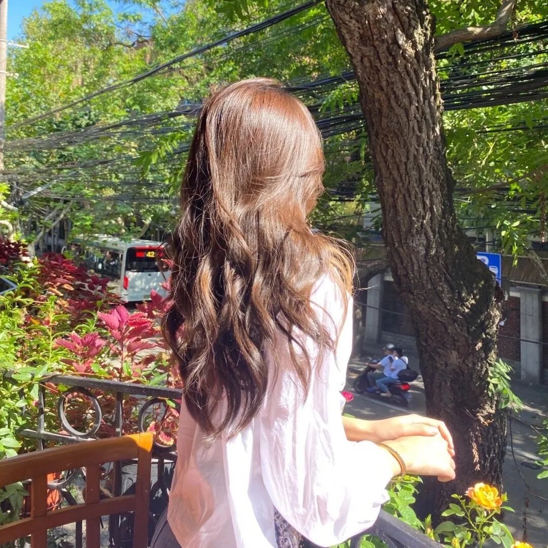 掏空家产,千金小姐去海岛寻夫